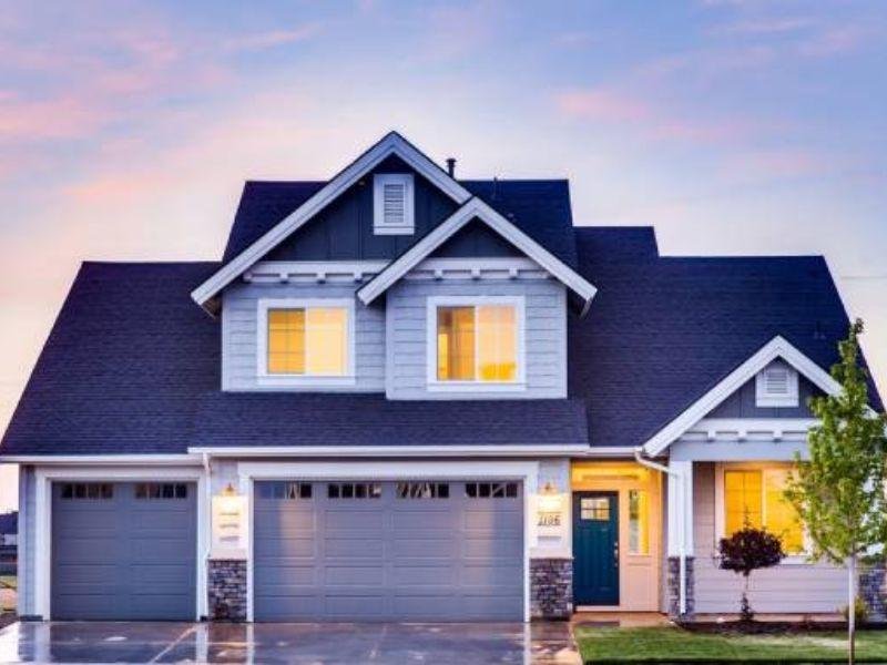 Foreclosed Homes Guide 2026: Benefits, Risks & Buying Tips